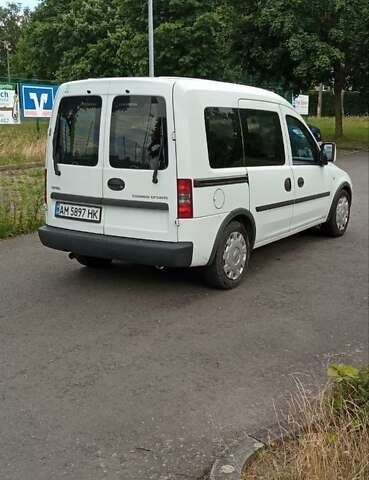 Белый Опель Зафира, объемом двигателя 1.7 л и пробегом 310 тыс. км за 4700 $, фото 2 на Automoto.ua