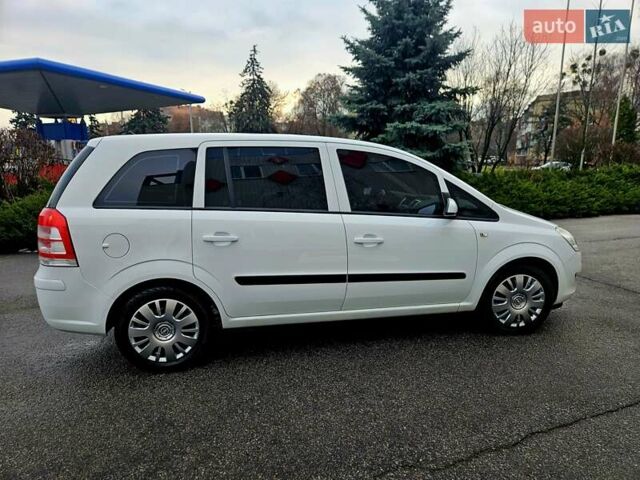 Белый Опель Зафира, объемом двигателя 1.6 л и пробегом 200 тыс. км за 6200 $, фото 11 на Automoto.ua