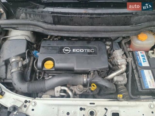 Белый Опель Зафира, объемом двигателя 1.69 л и пробегом 230 тыс. км за 5000 $, фото 7 на Automoto.ua