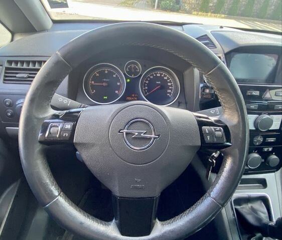 Белый Опель Зафира, объемом двигателя 1.7 л и пробегом 225 тыс. км за 7000 $, фото 15 на Automoto.ua