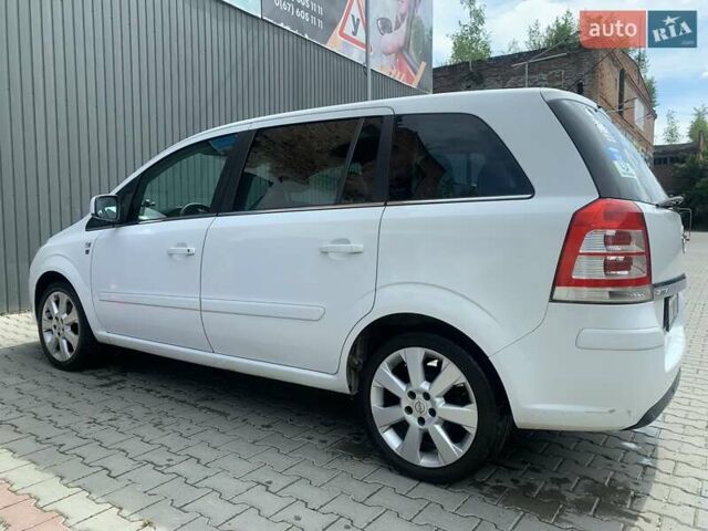 Белый Опель Зафира, объемом двигателя 1.6 л и пробегом 185 тыс. км за 6500 $, фото 3 на Automoto.ua