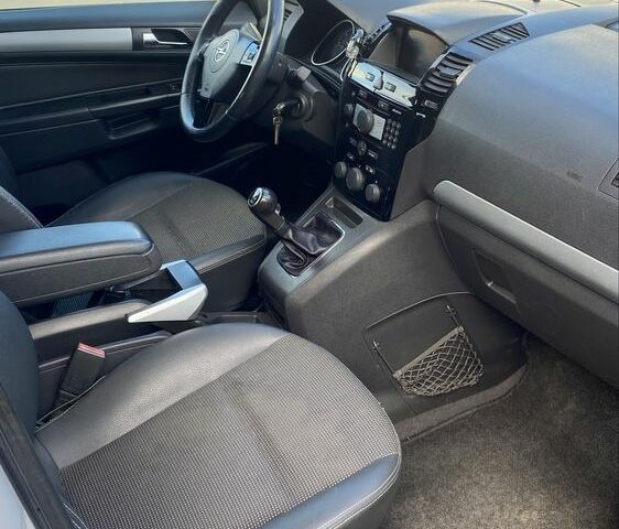 Белый Опель Зафира, объемом двигателя 1.7 л и пробегом 225 тыс. км за 7000 $, фото 8 на Automoto.ua