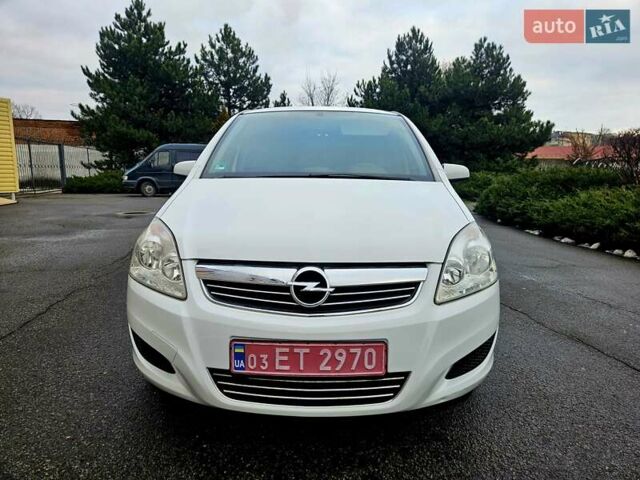 Белый Опель Зафира, объемом двигателя 1.6 л и пробегом 200 тыс. км за 6200 $, фото 17 на Automoto.ua