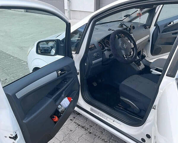 Білий Опель Зафіра, об'ємом двигуна 1.6 л та пробігом 205 тис. км за 4950 $, фото 6 на Automoto.ua