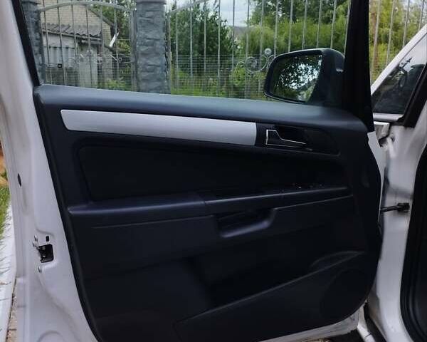 Опель Зафира 2010 в Луцке на Automoto.ua Белый Опель Зафира, объемом двигателя 1.91 л и пробегом 268 тыс. км за 5800 $, фото 6 на Automoto.ua