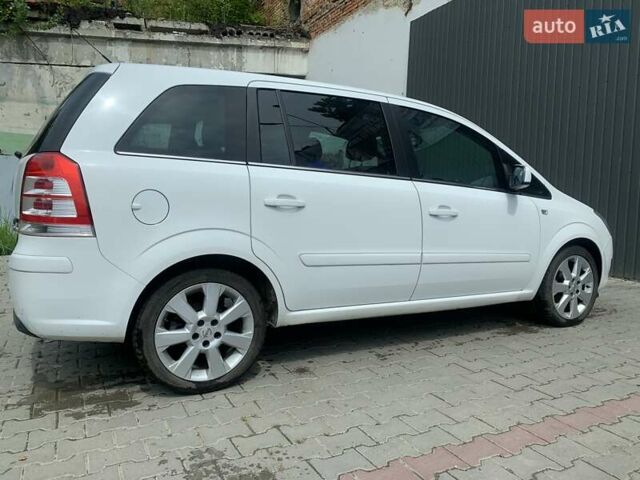 Белый Опель Зафира, объемом двигателя 1.6 л и пробегом 185 тыс. км за 6500 $, фото 1 на Automoto.ua