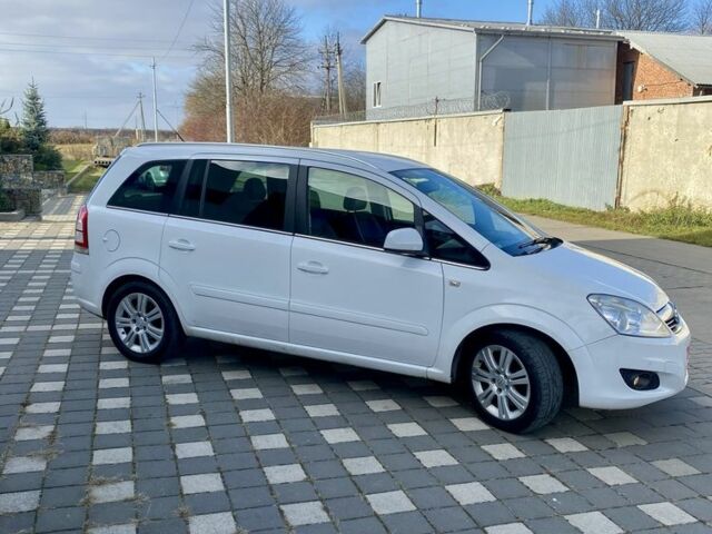 Белый Опель Зафира, объемом двигателя 1.7 л и пробегом 225 тыс. км за 7000 $, фото 1 на Automoto.ua