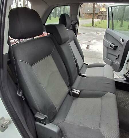 Белый Опель Зафира, объемом двигателя 1.6 л и пробегом 325 тыс. км за 5950 $, фото 8 на Automoto.ua