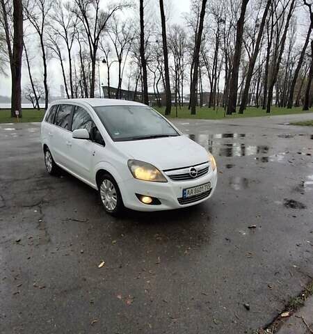 Белый Опель Зафира, объемом двигателя 1.6 л и пробегом 325 тыс. км за 5950 $, фото 3 на Automoto.ua