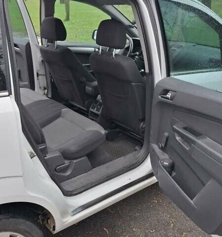 Белый Опель Зафира, объемом двигателя 1.6 л и пробегом 325 тыс. км за 5950 $, фото 9 на Automoto.ua