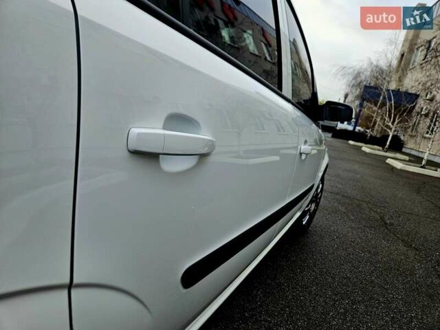 Белый Опель Зафира, объемом двигателя 1.6 л и пробегом 200 тыс. км за 6200 $, фото 36 на Automoto.ua