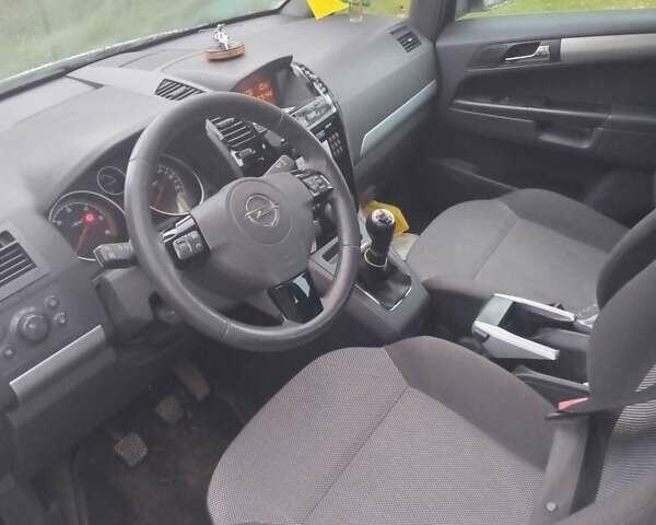 Белый Опель Зафира, объемом двигателя 1.69 л и пробегом 230 тыс. км за 5000 $, фото 6 на Automoto.ua