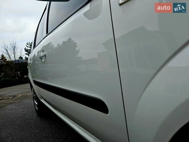 Белый Опель Зафира, объемом двигателя 1.6 л и пробегом 200 тыс. км за 6200 $, фото 43 на Automoto.ua