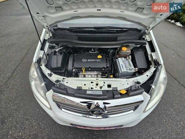 Белый Опель Зафира, объемом двигателя 1.6 л и пробегом 200 тыс. км за 6200 $, фото 46 на Automoto.ua