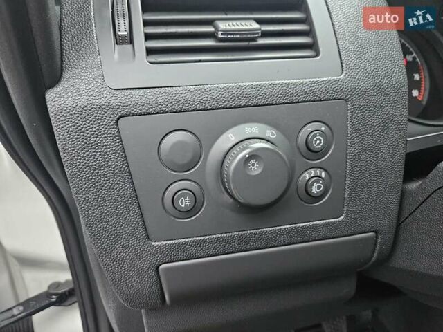 Белый Опель Зафира, объемом двигателя 1.6 л и пробегом 200 тыс. км за 6200 $, фото 80 на Automoto.ua