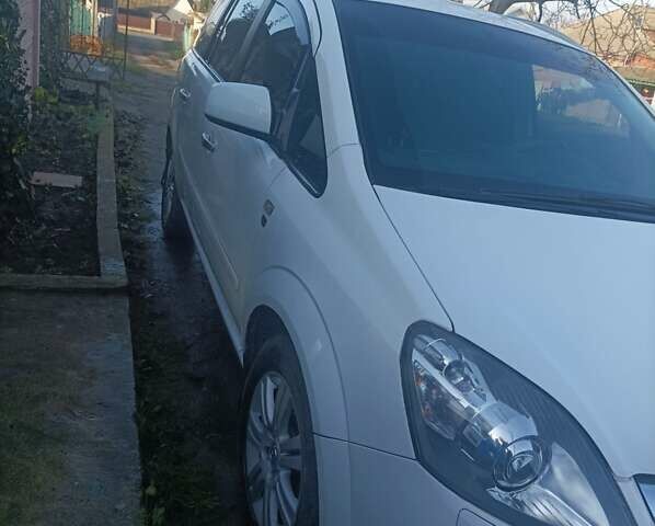 Белый Опель Зафира, объемом двигателя 1.8 л и пробегом 260 тыс. км за 7500 $, фото 2 на Automoto.ua