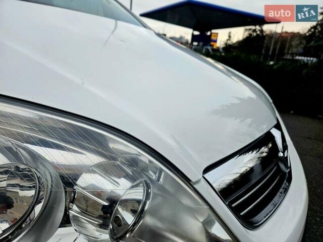 Белый Опель Зафира, объемом двигателя 1.6 л и пробегом 200 тыс. км за 6200 $, фото 41 на Automoto.ua