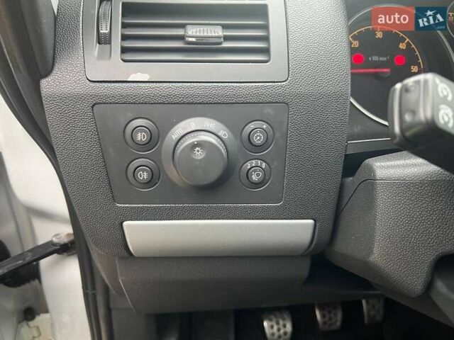 Білий Опель Зафіра, об'ємом двигуна 1.7 л та пробігом 313 тис. км за 6799 $, фото 31 на Automoto.ua