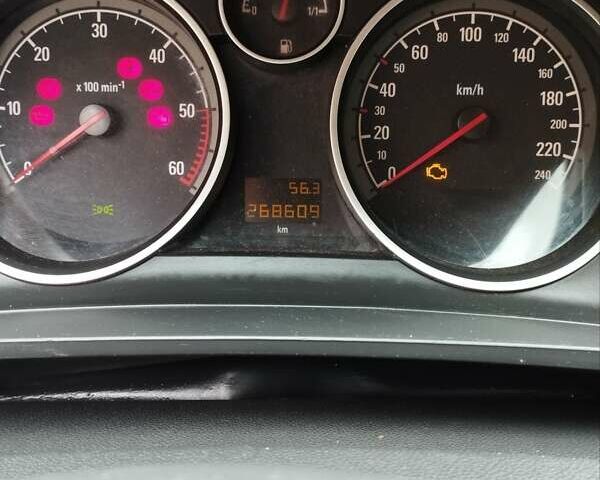 Опель Зафира 2010 в Луцке на Automoto.ua Белый Опель Зафира, объемом двигателя 1.91 л и пробегом 268 тыс. км за 5800 $, фото 8 на Automoto.ua