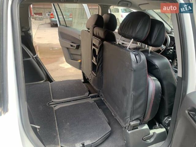 Белый Опель Зафира, объемом двигателя 1.6 л и пробегом 185 тыс. км за 6500 $, фото 11 на Automoto.ua