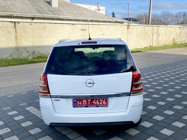 Белый Опель Зафира, объемом двигателя 1.7 л и пробегом 225 тыс. км за 7000 $, фото 3 на Automoto.ua