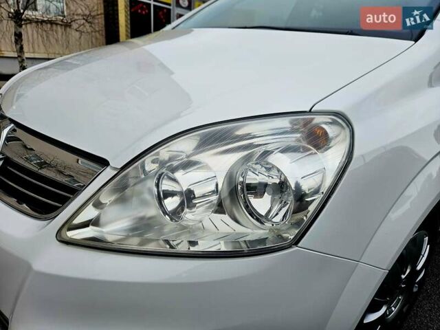 Белый Опель Зафира, объемом двигателя 1.6 л и пробегом 200 тыс. км за 6200 $, фото 21 на Automoto.ua