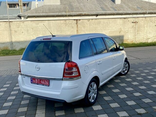 Белый Опель Зафира, объемом двигателя 1.7 л и пробегом 225 тыс. км за 7000 $, фото 2 на Automoto.ua
