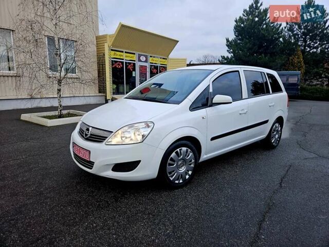 Белый Опель Зафира, объемом двигателя 1.6 л и пробегом 200 тыс. км за 6200 $, фото 1 на Automoto.ua