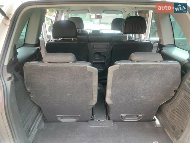 Белый Опель Зафира, объемом двигателя 1.6 л и пробегом 185 тыс. км за 6500 $, фото 12 на Automoto.ua