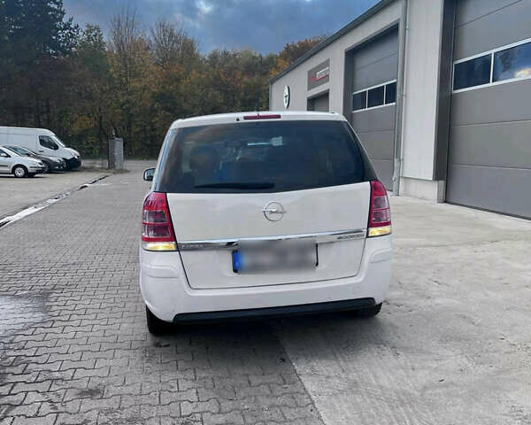 Білий Опель Зафіра, об'ємом двигуна 1.6 л та пробігом 205 тис. км за 4950 $, фото 2 на Automoto.ua