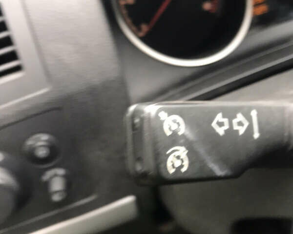 Белый Опель Зафира, объемом двигателя 1.7 л и пробегом 245 тыс. км за 7250 $, фото 11 на Automoto.ua