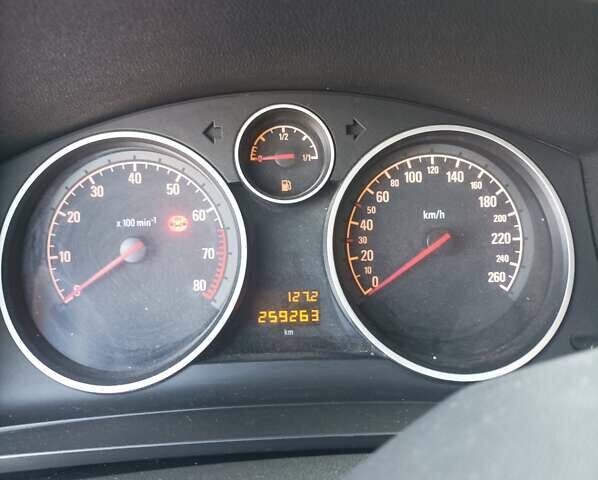 Белый Опель Зафира, объемом двигателя 1.8 л и пробегом 260 тыс. км за 7500 $, фото 8 на Automoto.ua