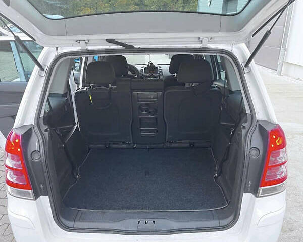 Білий Опель Зафіра, об'ємом двигуна 1.6 л та пробігом 205 тис. км за 4950 $, фото 4 на Automoto.ua