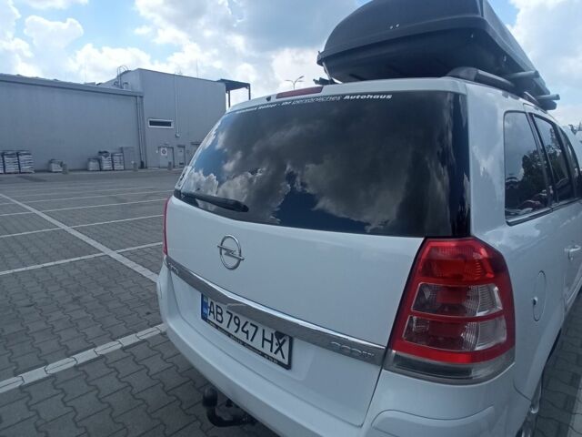 Белый Опель Зафира, объемом двигателя 1.7 л и пробегом 200 тыс. км за 6800 $, фото 2 на Automoto.ua