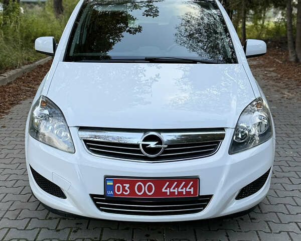 Белый Опель Зафира, объемом двигателя 1.8 л и пробегом 218 тыс. км за 6900 $, фото 2 на Automoto.ua