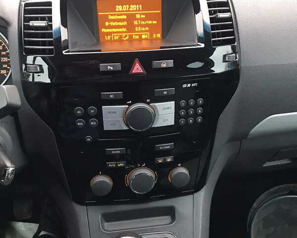 Белый Опель Зафира, объемом двигателя 1.8 л и пробегом 240 тыс. км за 7800 $, фото 53 на Automoto.ua