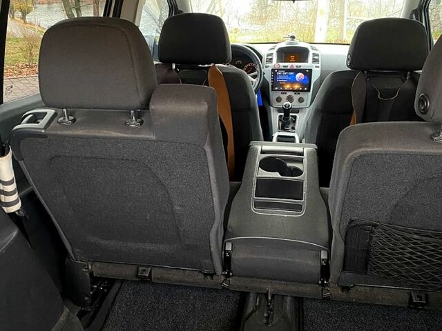 Белый Опель Зафира, объемом двигателя 1.8 л и пробегом 195 тыс. км за 8000 $, фото 6 на Automoto.ua