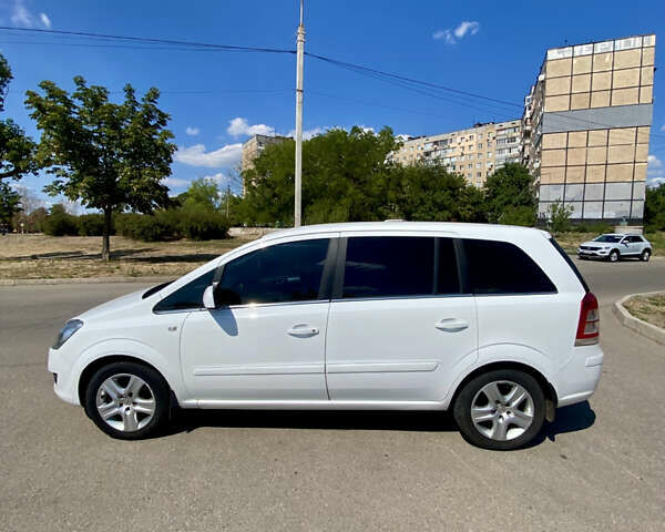 Белый Опель Зафира, объемом двигателя 1.6 л и пробегом 187 тыс. км за 6400 $, фото 10 на Automoto.ua