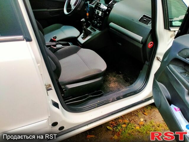 Білий Опель Зафіра, об'ємом двигуна 1.7 л та пробігом 220 тис. км за 6000 $, фото 7 на Automoto.ua