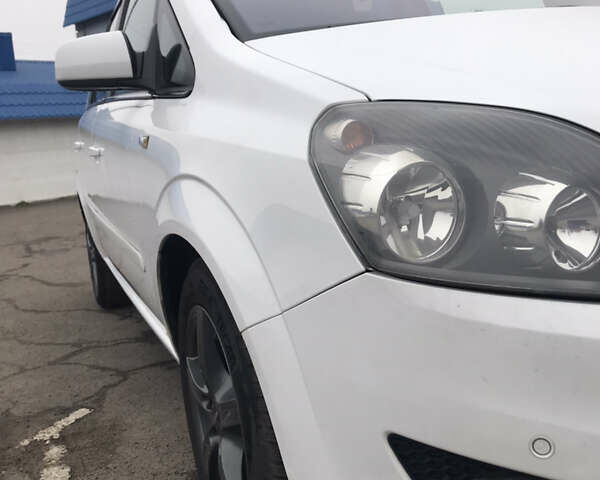 Белый Опель Зафира, объемом двигателя 1.8 л и пробегом 240 тыс. км за 7800 $, фото 17 на Automoto.ua