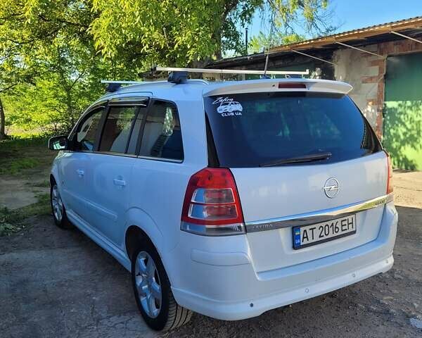 Белый Опель Зафира, объемом двигателя 1.7 л и пробегом 362 тыс. км за 6300 $, фото 5 на Automoto.ua