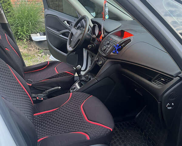 Білий Опель Зафіра, об'ємом двигуна 1.36 л та пробігом 63 тис. км за 6300 $, фото 5 на Automoto.ua