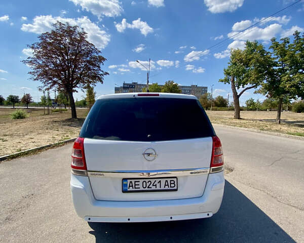 Белый Опель Зафира, объемом двигателя 1.6 л и пробегом 187 тыс. км за 6400 $, фото 8 на Automoto.ua