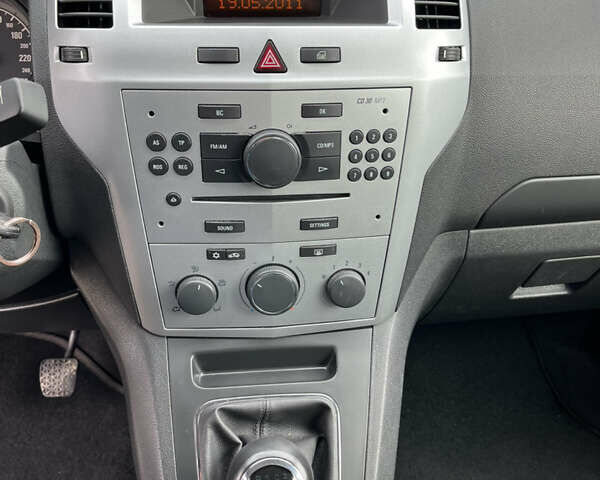 Білий Опель Зафіра, об'ємом двигуна 1.6 л та пробігом 244 тис. км за 6850 $, фото 41 на Automoto.ua