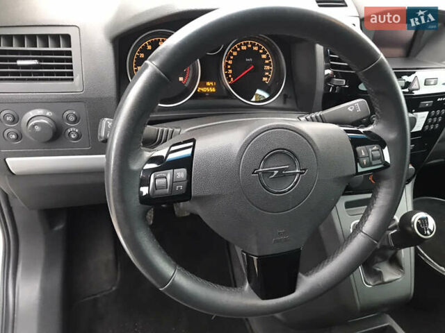 Белый Опель Зафира, объемом двигателя 1.8 л и пробегом 240 тыс. км за 7800 $, фото 32 на Automoto.ua