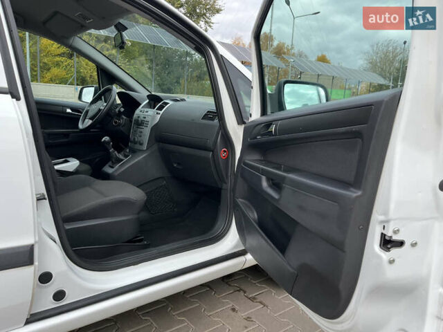 Білий Опель Зафіра, об'ємом двигуна 1.6 л та пробігом 244 тис. км за 6850 $, фото 30 на Automoto.ua