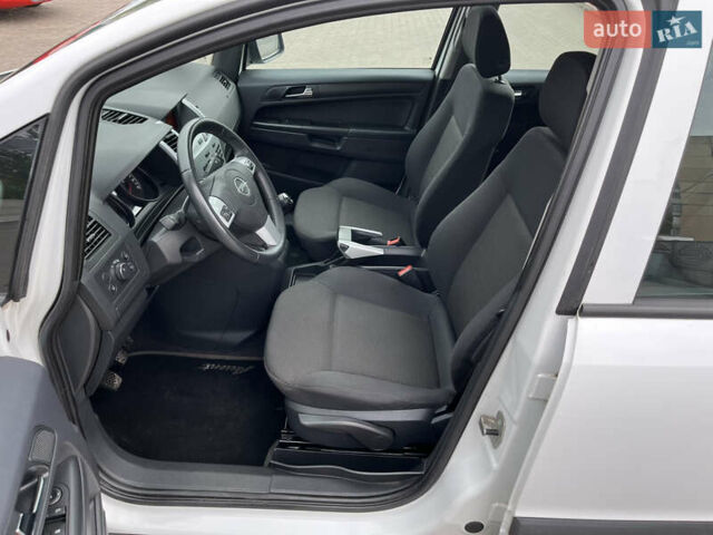 Білий Опель Зафіра, об'ємом двигуна 1.6 л та пробігом 244 тис. км за 6850 $, фото 21 на Automoto.ua