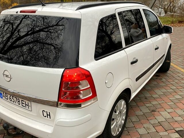 Белый Опель Зафира, объемом двигателя 1.8 л и пробегом 195 тыс. км за 8000 $, фото 3 на Automoto.ua