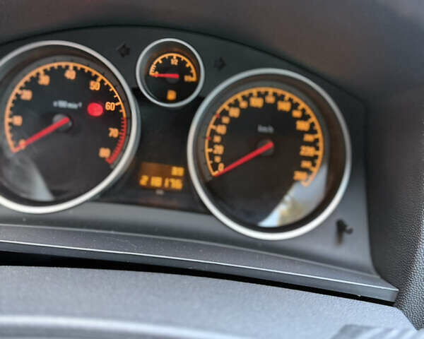 Белый Опель Зафира, объемом двигателя 1.8 л и пробегом 218 тыс. км за 6900 $, фото 16 на Automoto.ua