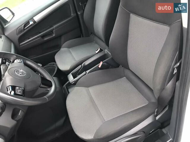 Белый Опель Зафира, объемом двигателя 1.8 л и пробегом 240 тыс. км за 7800 $, фото 28 на Automoto.ua